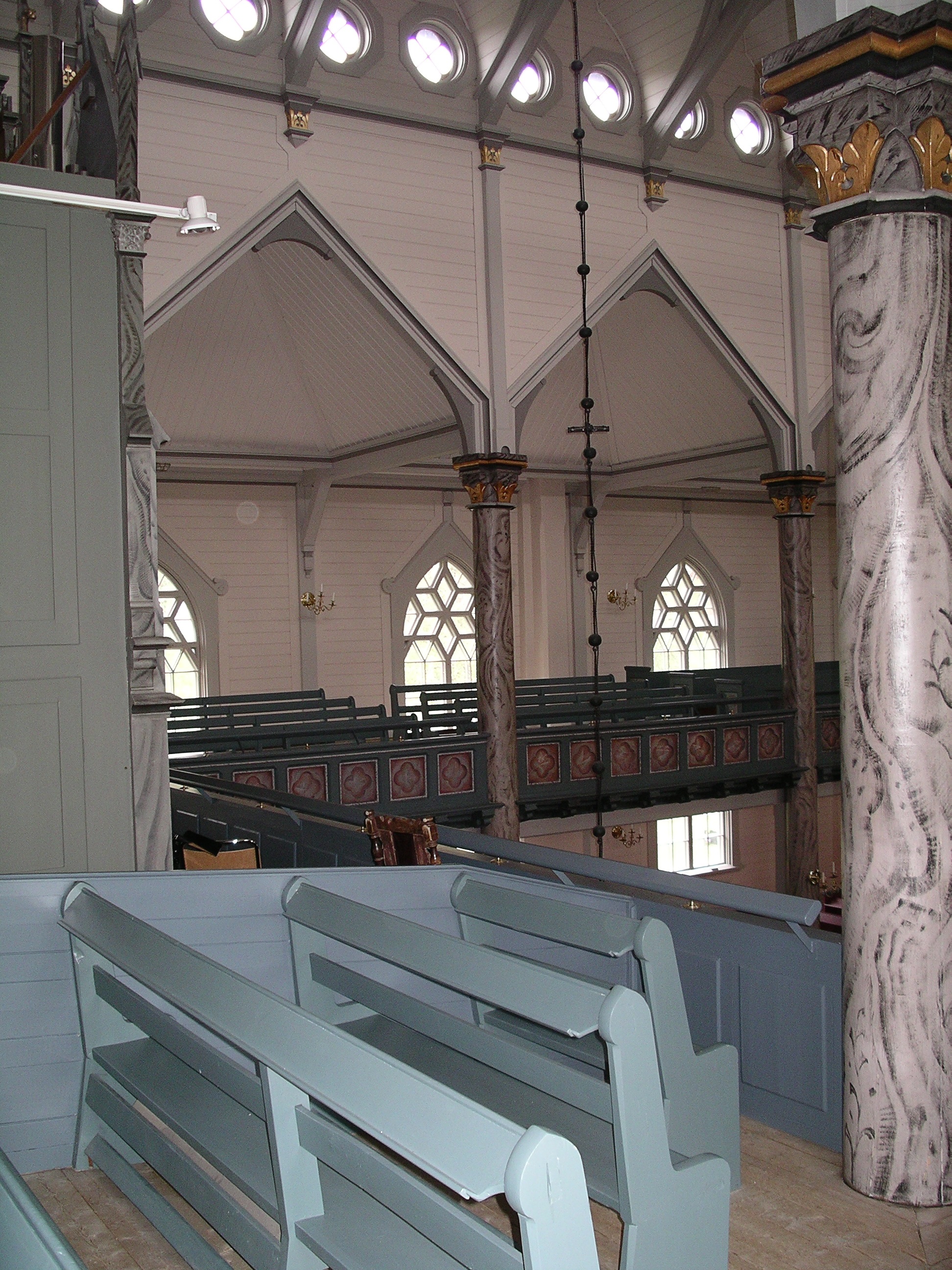 Duveds kyrka, interiör, kyrkorummet, sidoläktaren.

Bilderna är tagna av Martin Lagergren & Emelie Petersson, bebyggelseantikvarier vid Jämtlands läns museum, i samband med inventeringen, 2004-2005.