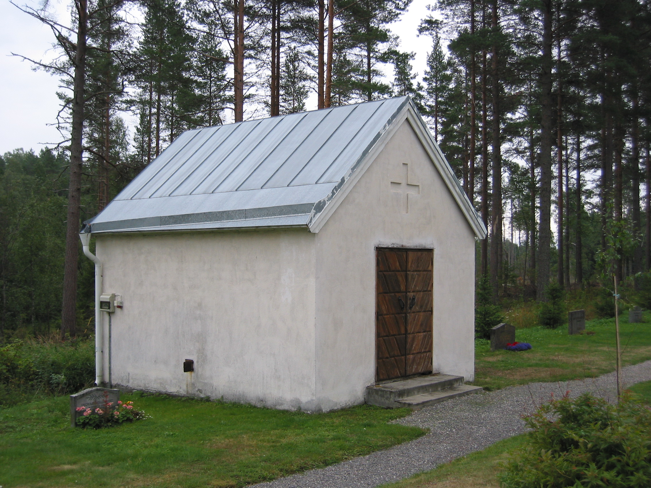 Hemsö kyrkas kyrkogård, bårhuset, vy från nordväst. 