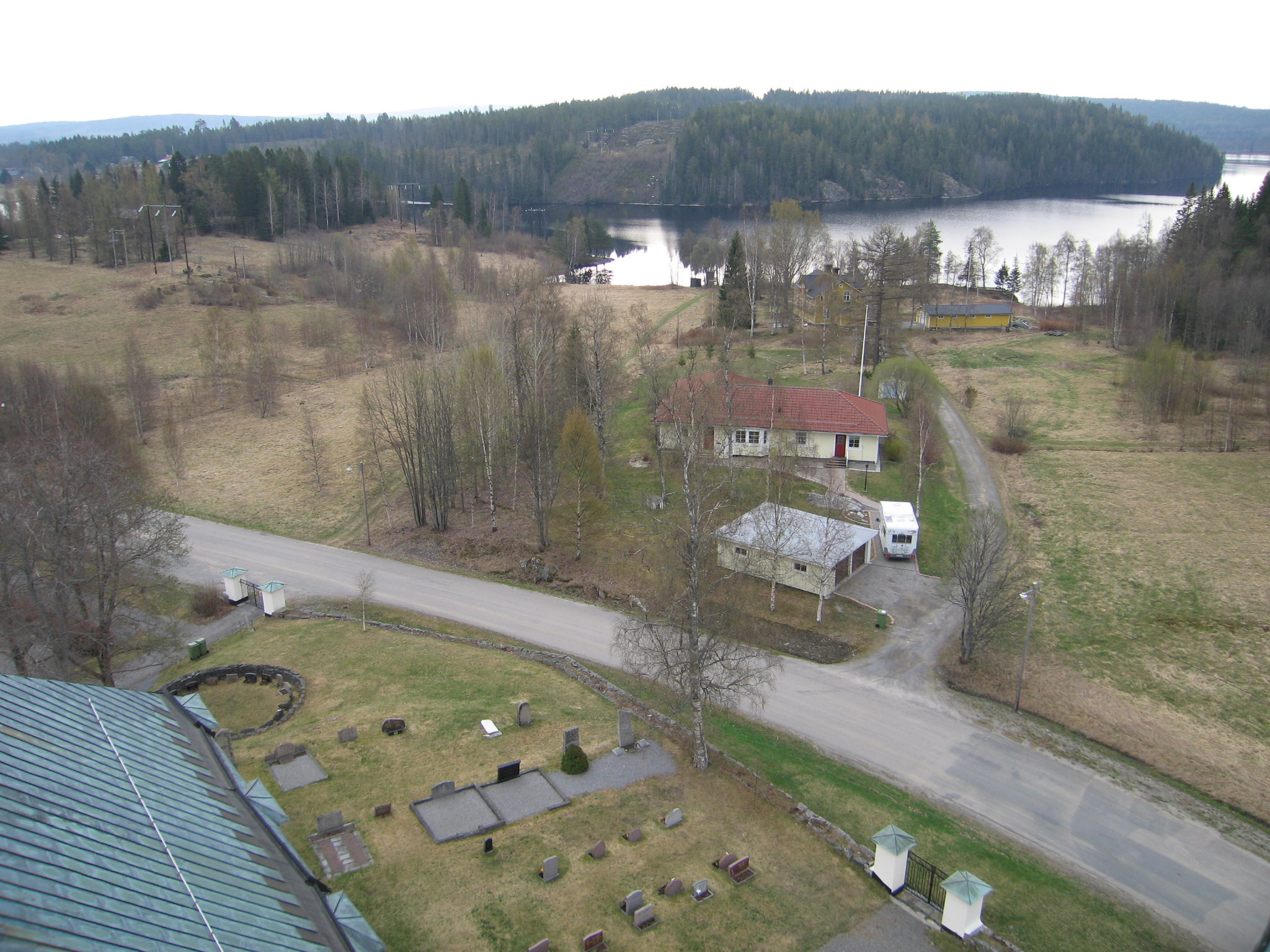 Högsjö kyrkas kyrkogård, vy från kyrktornet mot sydöst. 
