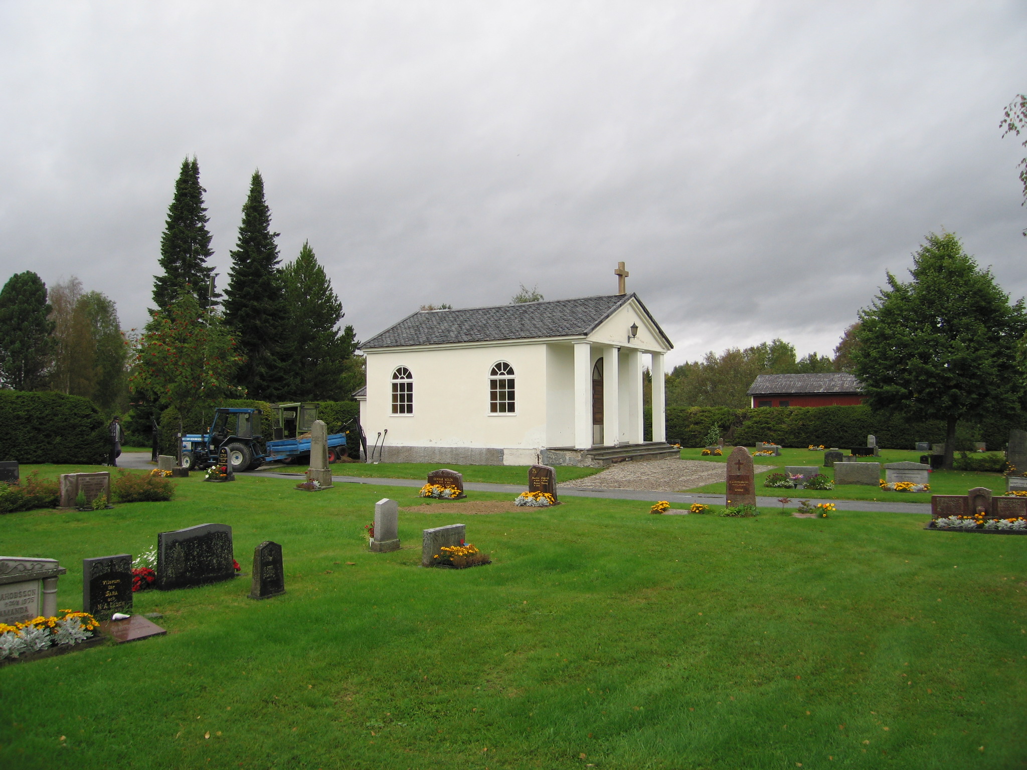 Ådals-lidens kyrkogård,  gravkapellet, vy från sydöst. 