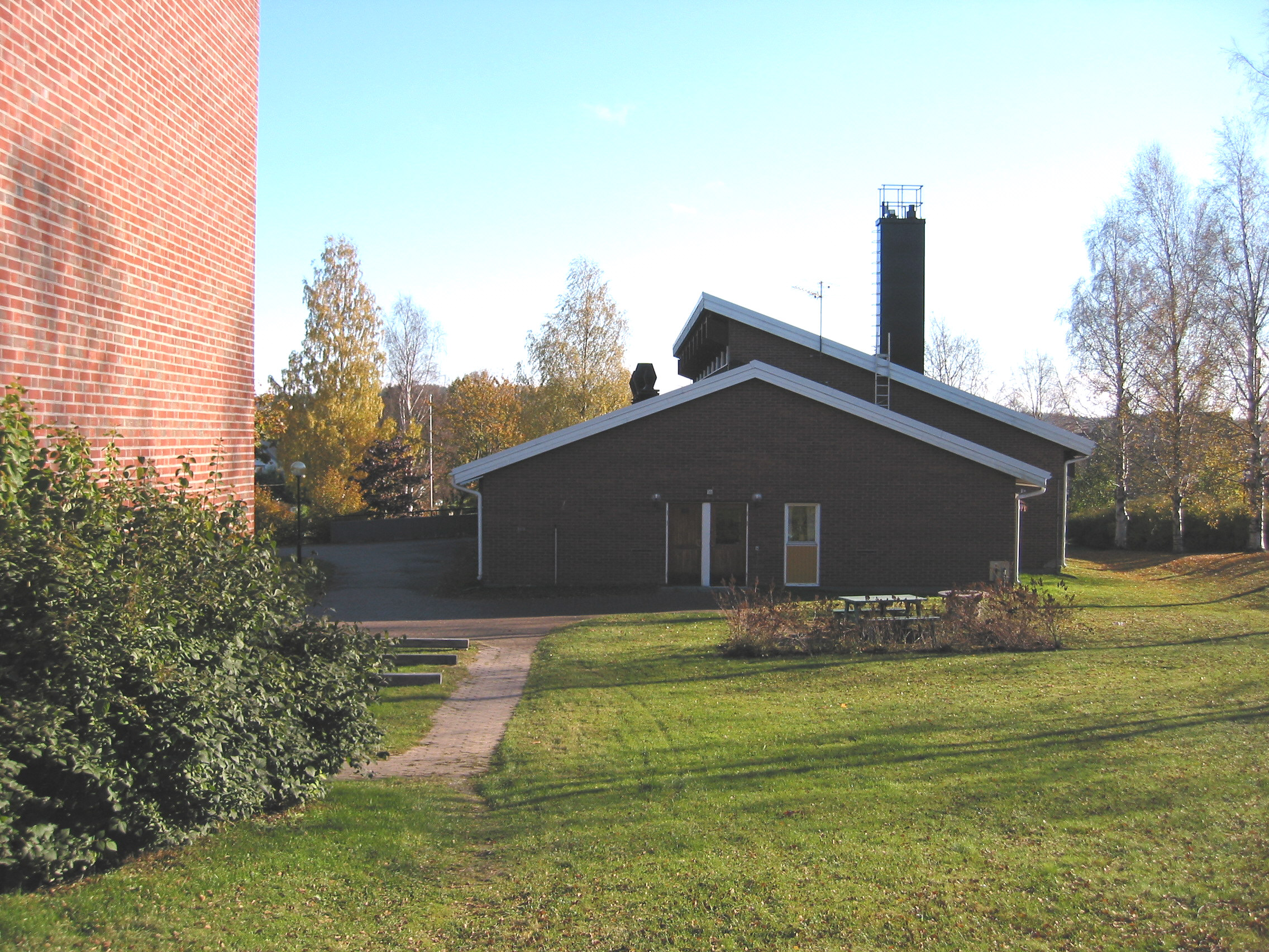 Domsjö kyrka med omgivning, Församlingsgården, vy från norr. 