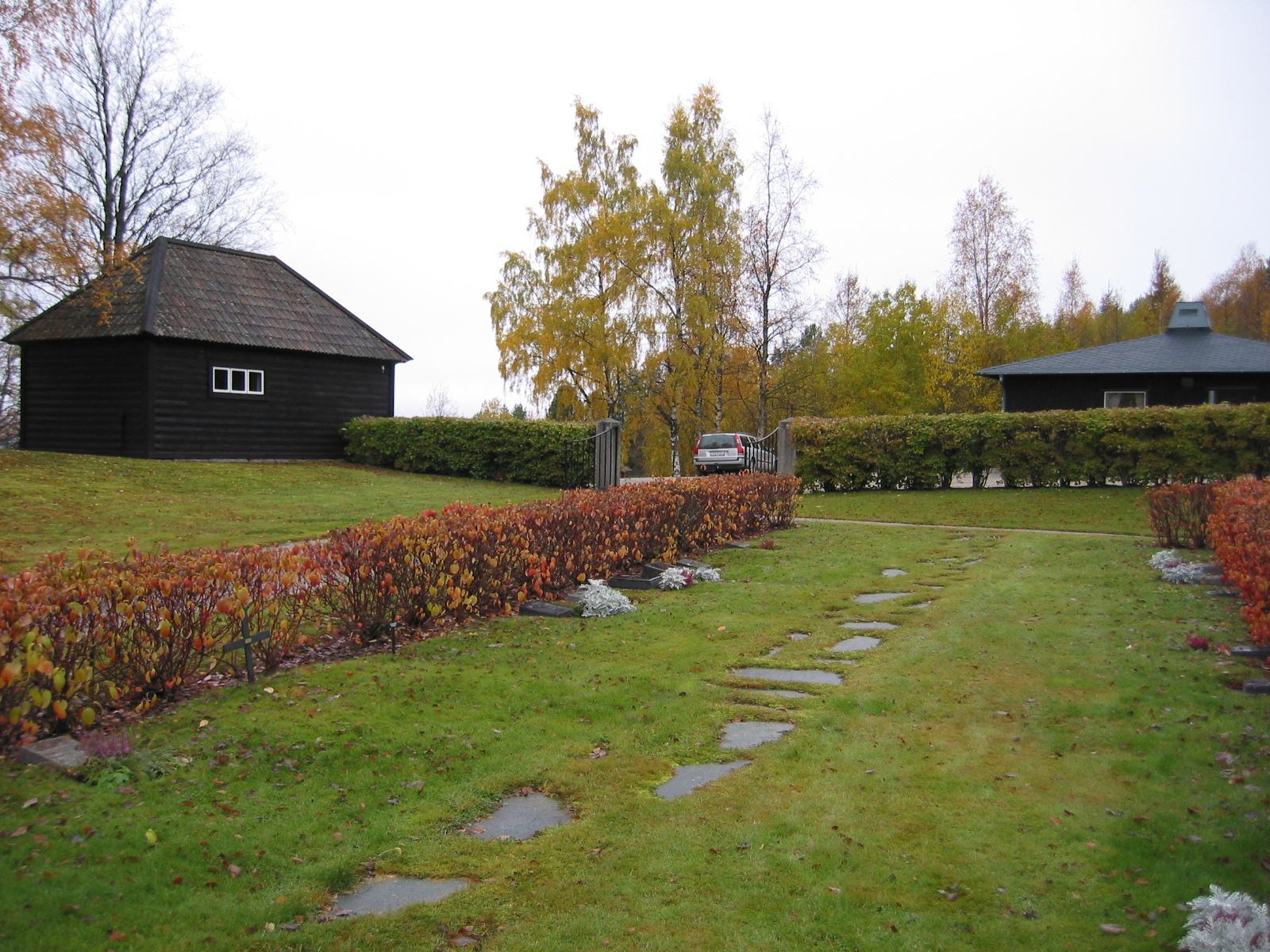 Solbergs Kyrka med omgivande kyrkogård, vy från nordöst.