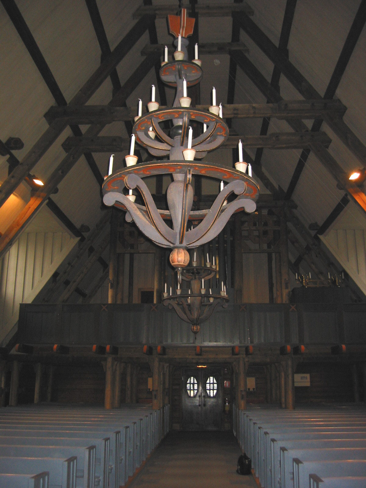 Solbergs Kyrka, interiör, kyrkorummet, detalj, takkrona i trä.