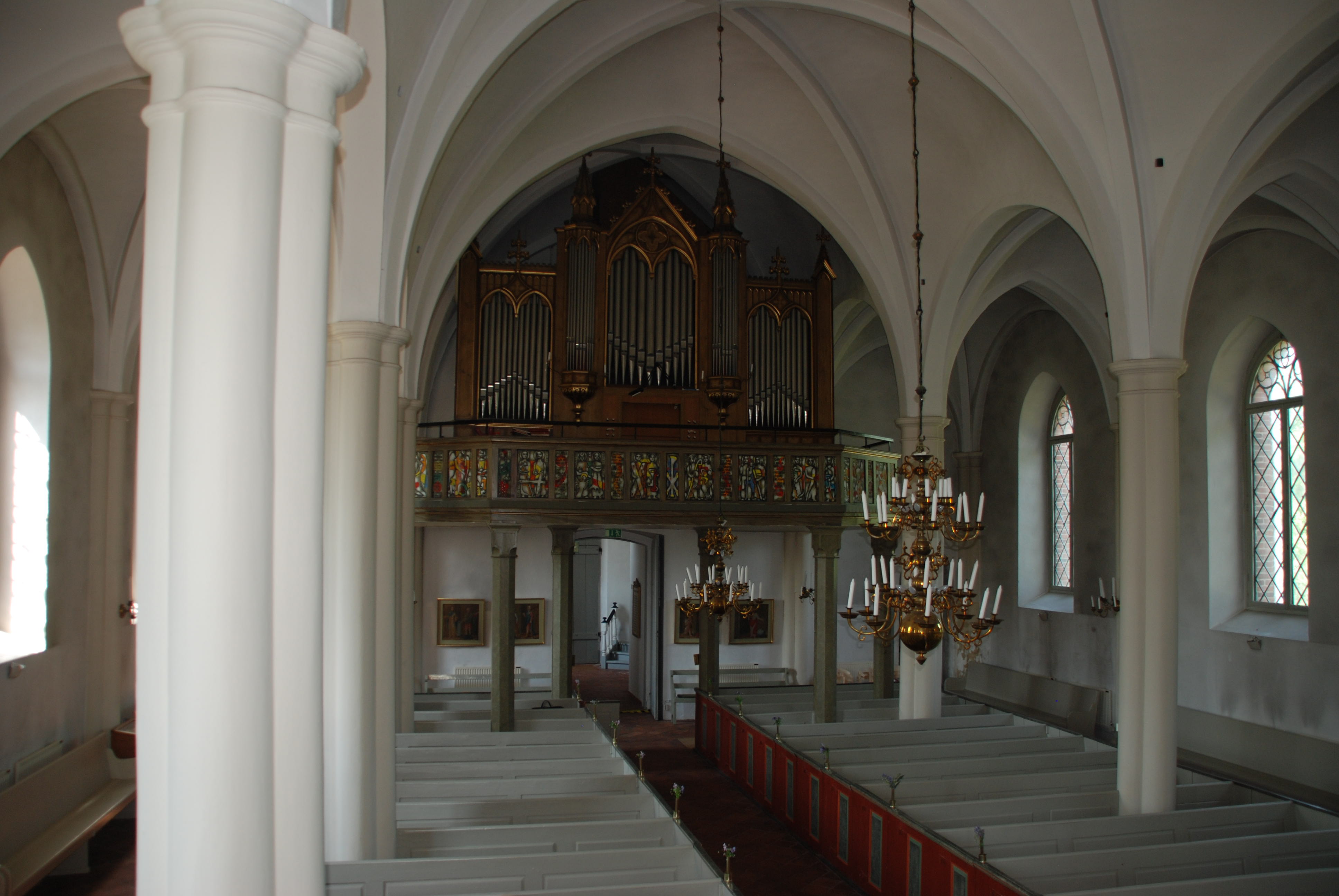 Vedby kyrka, långhuset mot orgelläktaren