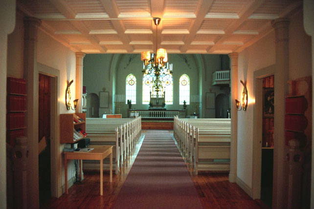 Kyrkorummet från entrén vid västra vapenhuset.