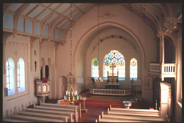 Kyrkorummet från orgelläktaren i väster.