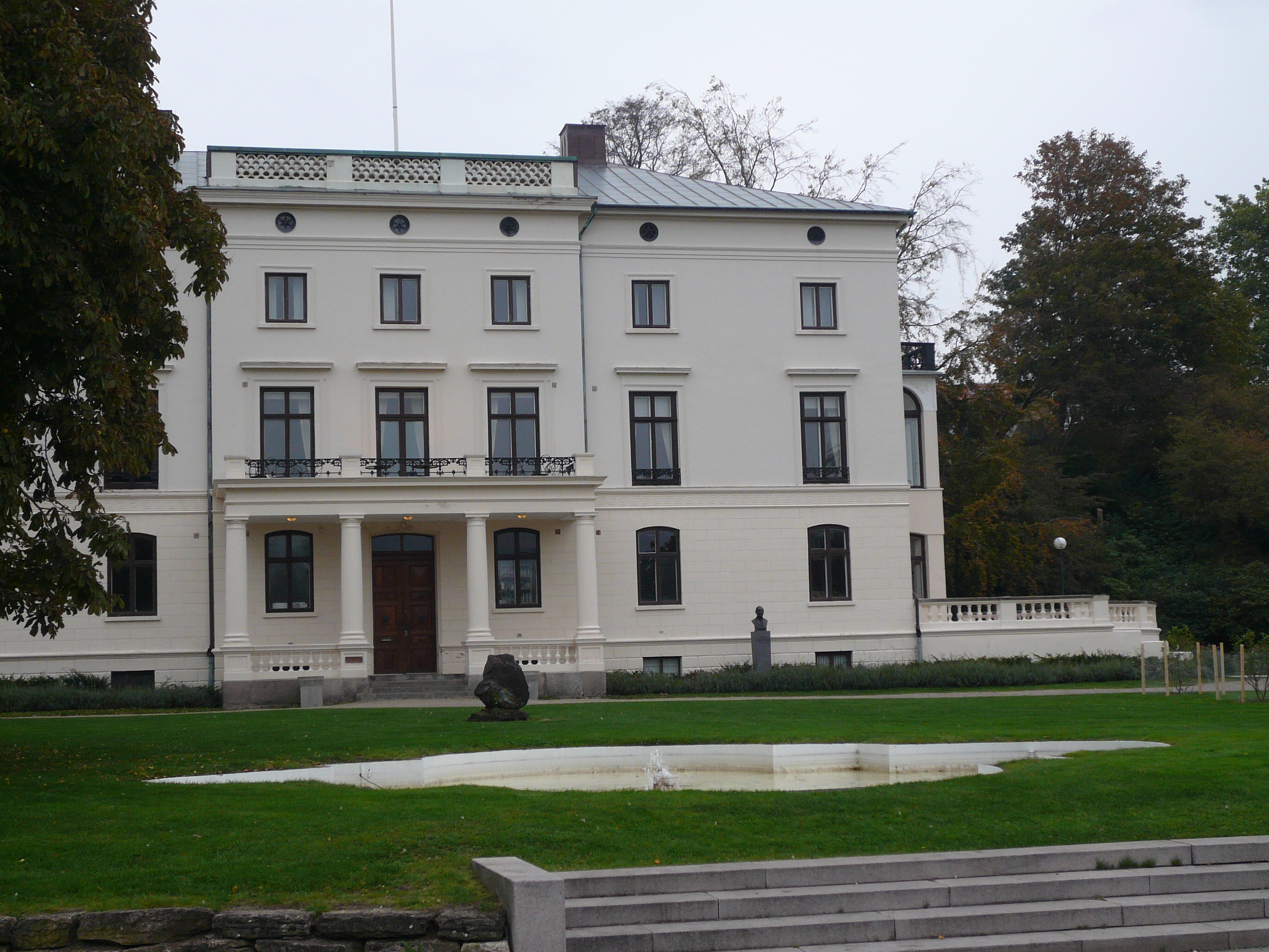 Konsul Perssons villa (Essenska villan, Helsingborg) från väster.