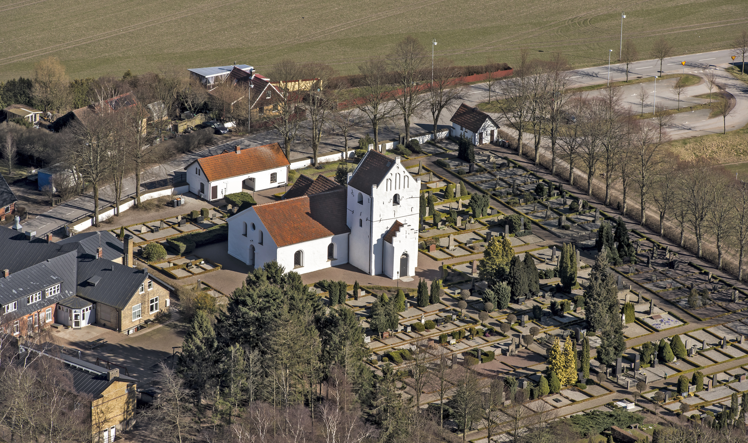 Annelövs kyrka och kyrkogård