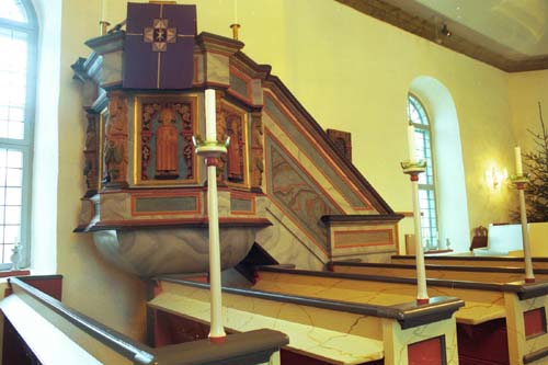 Månstads kyrka, predikstolen, från sydväst.


