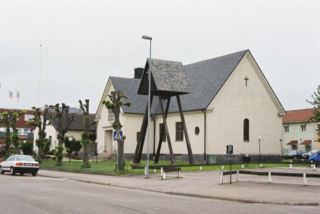 Melleruds kapell och församlingshem vid Kapellgatan i centrala Mellerud.