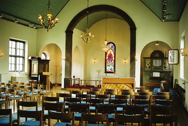 Kyrkorummet med koret.