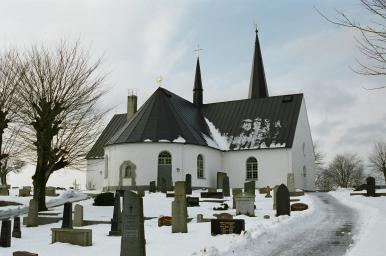Sätila kyrka sedd från NÖ.