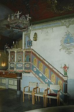 Predikstolen på korets norra vägg i Sätila kyrka, från SÖ.