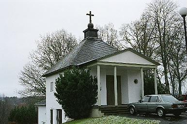 Kapellet på Örby nya kyrkogård, från NÖ.