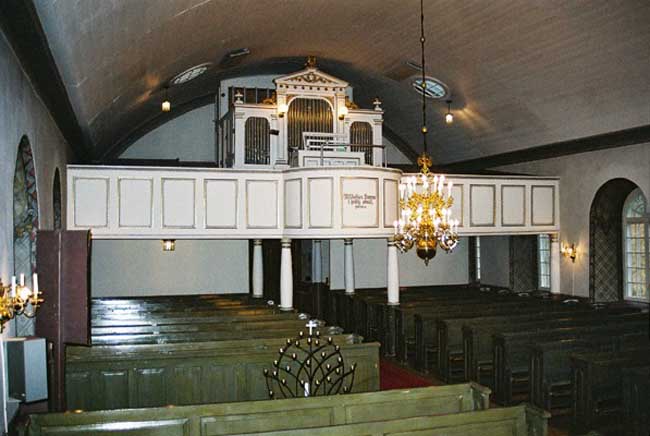 Kyrkorummet sett från koret. 