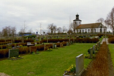 Sandhults kyrka, nya kyrkogården söder om kyrkan.