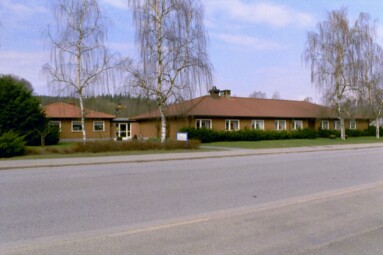 Kontorsbyggnad i anslutning till S:t Sigfrids griftegård.