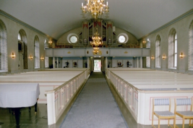 Fristads kyrka sedd mot orgelläktaren.