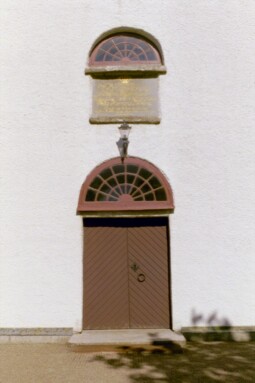 Västportalen i Bredareds kyrka.