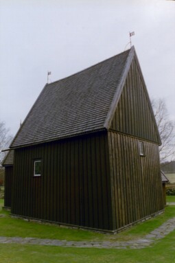 Hedareds kyrka sedd från nordväst.
