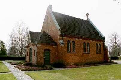 S:ta Birgittas kapell har en utbyggnad i öster med personalutrymmen.