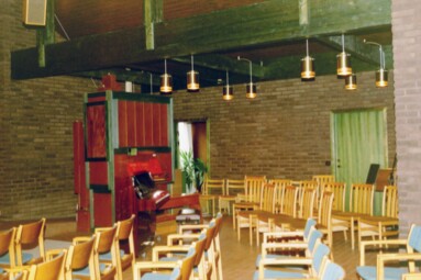 Sidokapellet i norr i med orgel och ingång till sakristian i Hässleholmens kyrka.