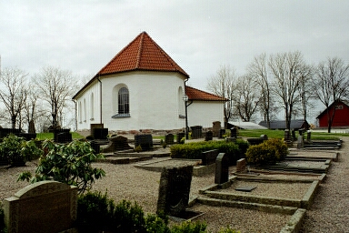 Tärby kyrka sedd från öster.