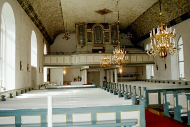 Toarps kyrka sedd mot orgelläktaren i väster.