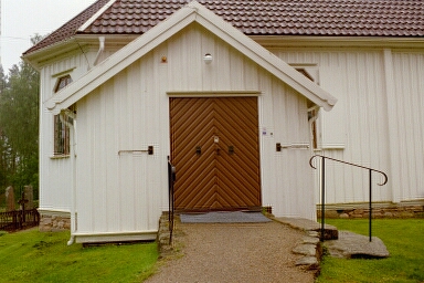 Norra vapenhuset i Brämhults kyrka fick sin nuvarande utformning 1983.