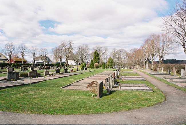 Kyrkogårdsdelen öster om kyrkan. 