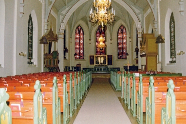 Trollhättans kyrka sedd mot koret i norr.
