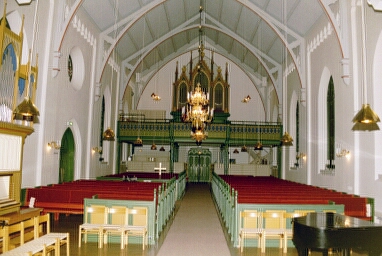 Trollhättans kyrka sedd mot orgelläktaren i söder.
