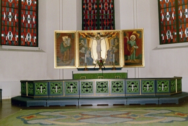 Altarområdet i Trollhättans kyrka.