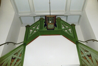 Trapporna och taket i vapenhuset i Trollhättans kyrka.