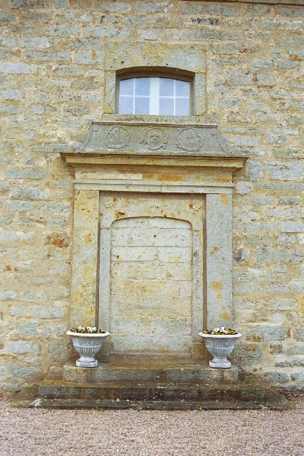 Bjurums kyrka exteriör portal östra fasaden numera igensatt. Negnr 01/265:6