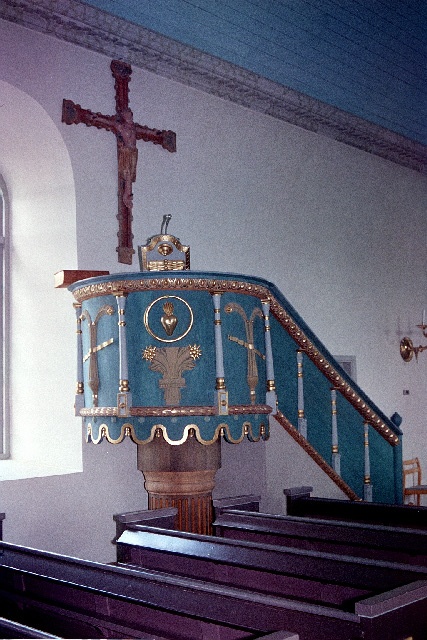 Karleby kyrka interiör predikstol och krucifix. Negnr 01/277:20