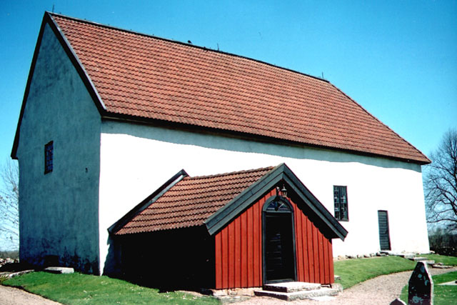 Valtorps kyrka exteriör sydväst. 