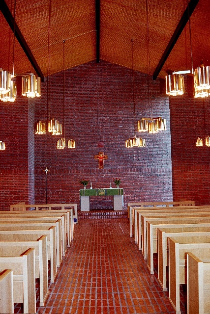 Fredriksbergs kyrka interiör vy mot kor med bänkrader. Negnr 01/275:19a
