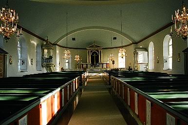 Kyrkorummet i Örby kyrka sett från koret mot läktaren i väster, från Ö.