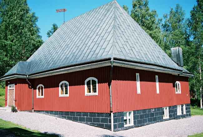 Lesjöfors kyrka, exteriört, fasaderna mot söder och öster.