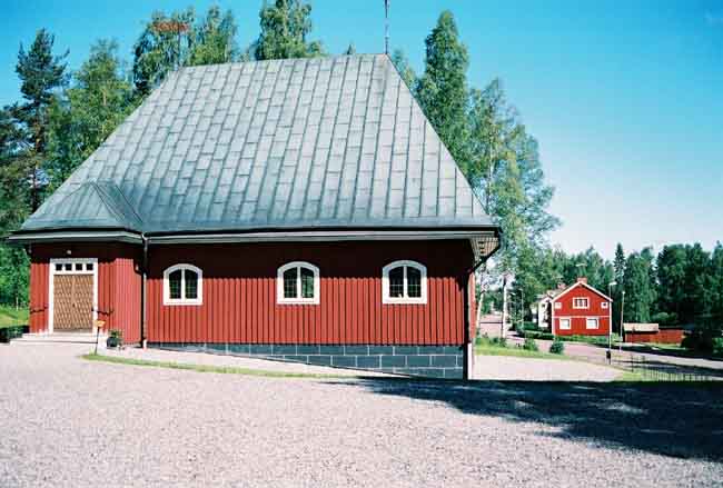 Lesjöfors kyrka, exteriört, fasaden mot söder.