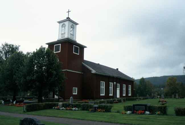 Lekvattnets kyrka från sydväst.