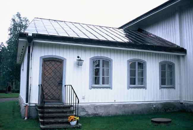 Södra Finnskoga kyrka, sakristia utbyggd som korsarm i norr, från v.