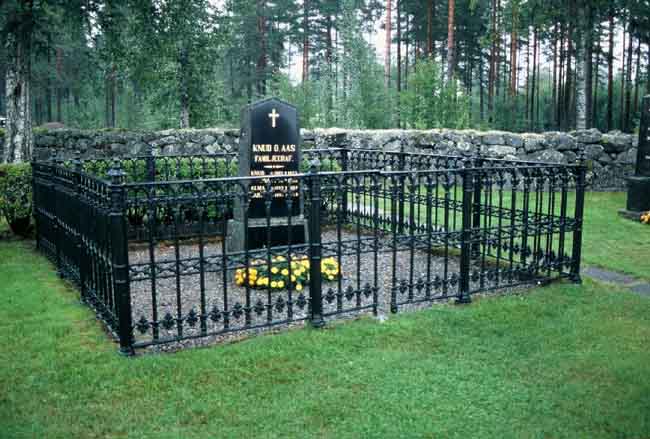 Södra Finnskoga kyrka, kyrkogården.