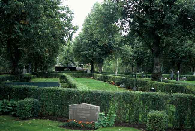Äldre del av kyrkogården.