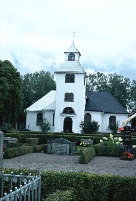 Övre Ulleruds kyrka från väster.