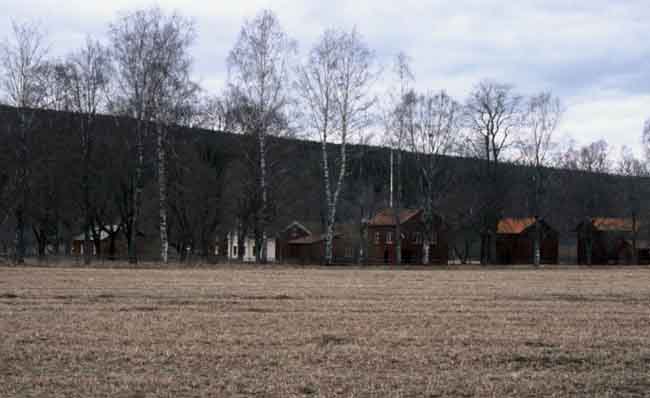 Geijersgården ligger sydväst omkyrkan.