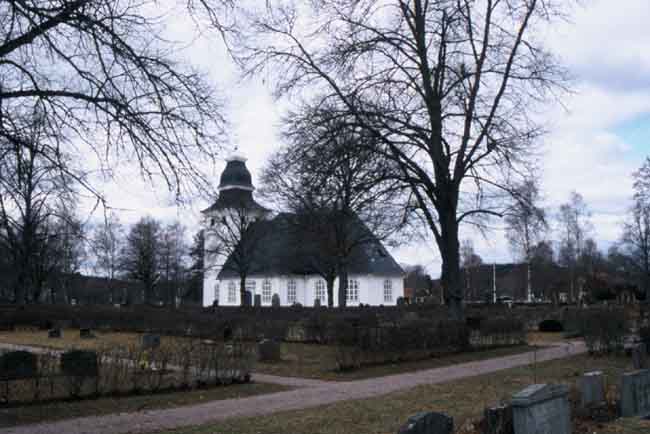 Ransäters kyrka från söder.