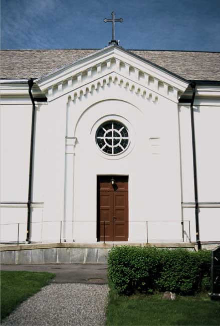 Silbodals kyrka, portal östra långsidan.