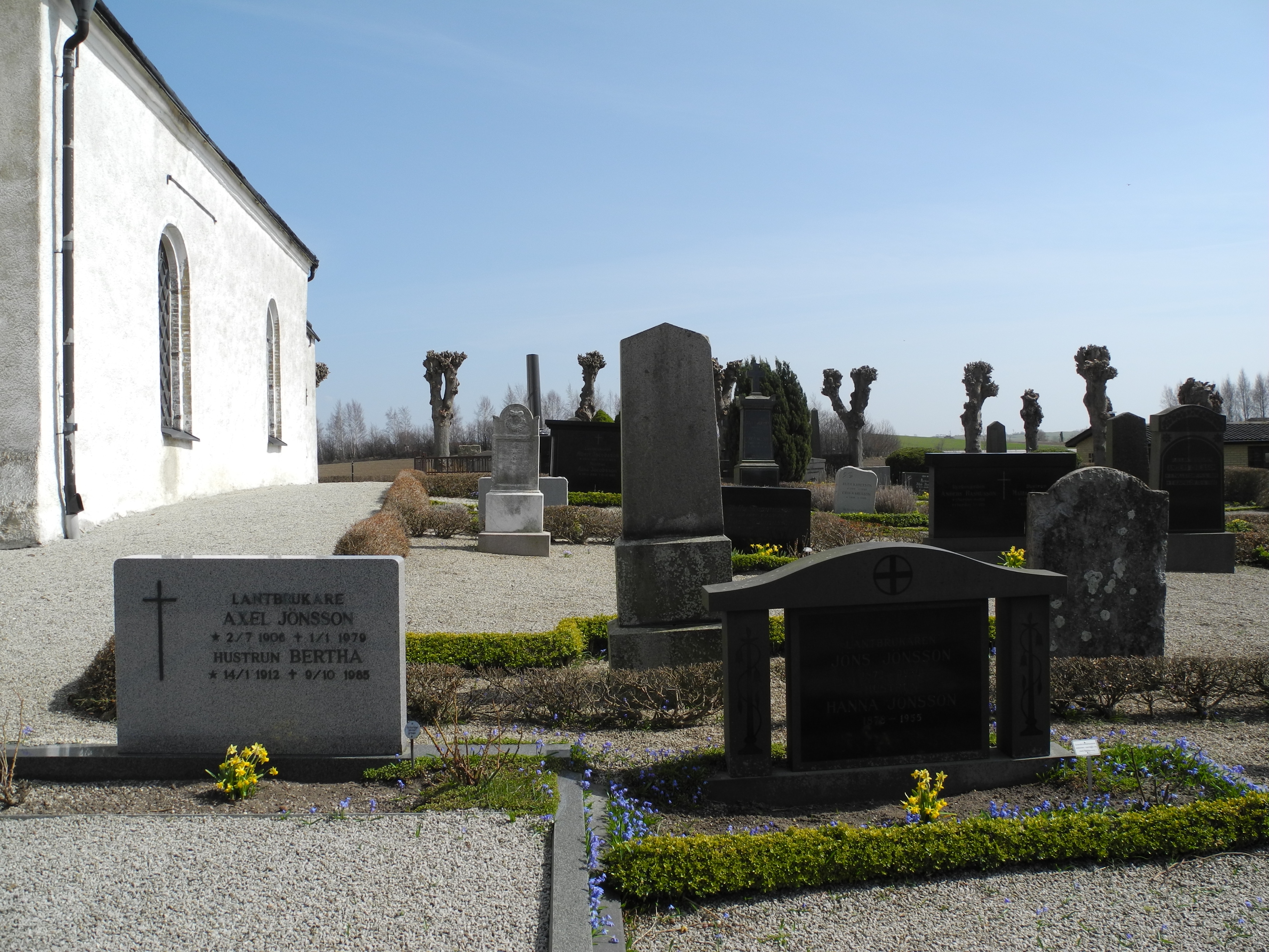 Särslövs kyrkogård, sedd från väster.